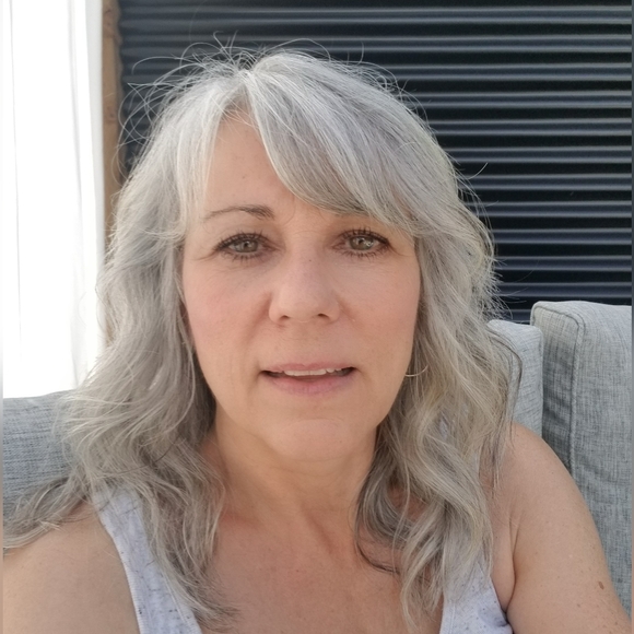 Meet your Posher, Michelle - Picture 1 of 1